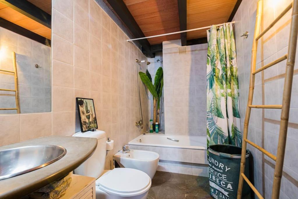 Appartamento Cosy Loft With Amazing Terrace & Spectacular Views Granada Esterno foto